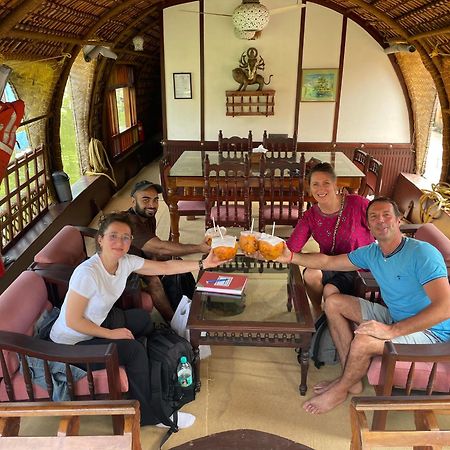 فندق Thara'S Houseboat Alappuzha المظهر الخارجي الصورة
