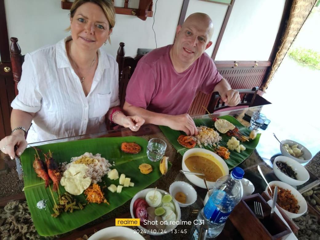 فندق Thara'S Houseboat Alappuzha المظهر الخارجي الصورة