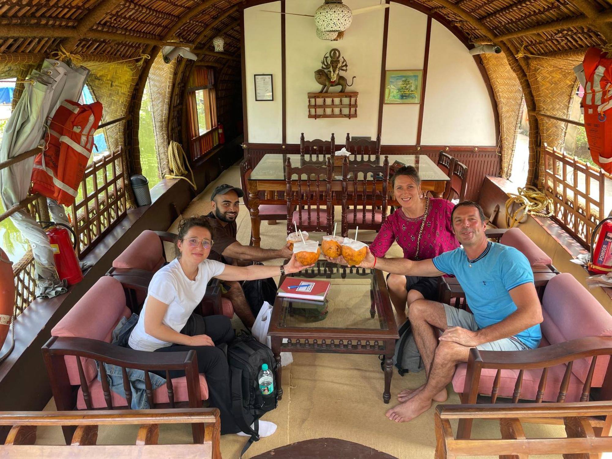 فندق Thara'S Houseboat Alappuzha المظهر الخارجي الصورة